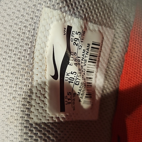 Mens Nike Air max motion 2 size 11.5 color gray/red - Picture 5 of 5